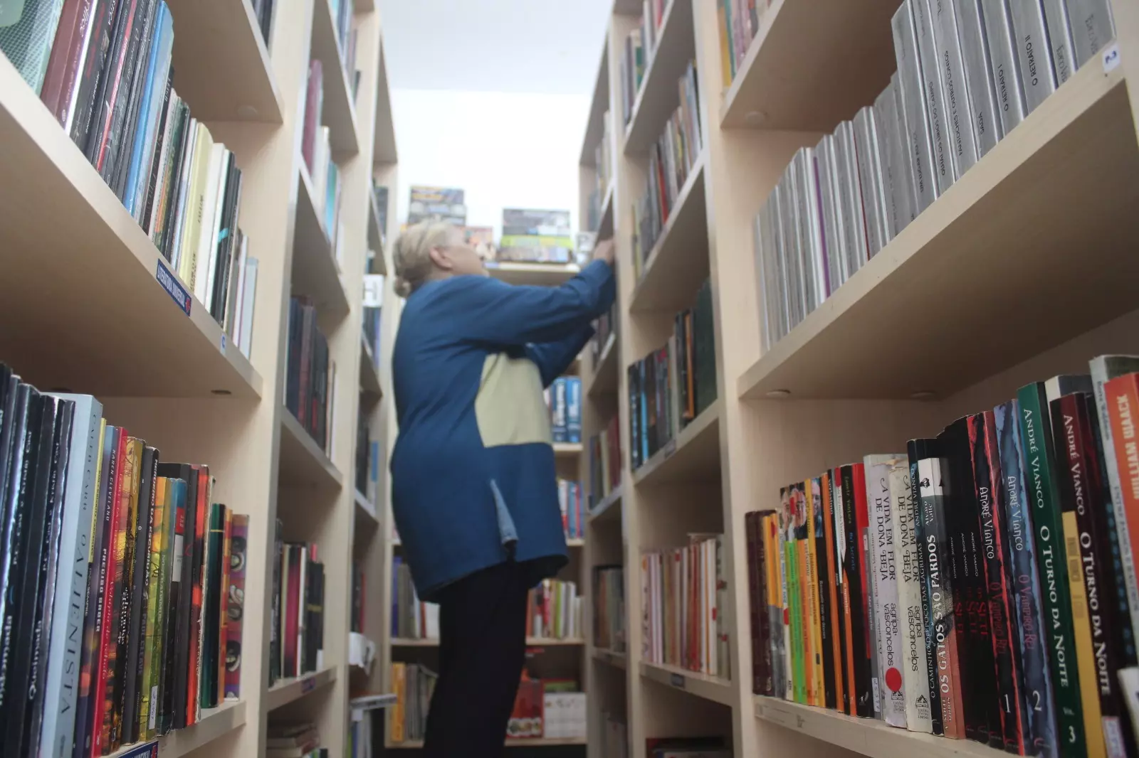 Biblioteca terá programação especial gratuita com documentários, lançamento de livro e sarau